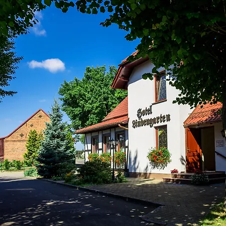& Restaurant Lindengarten Otel Lübben