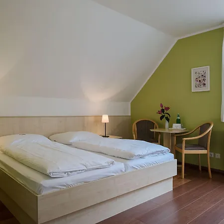 & Restaurant Lindengarten 3* Lubben