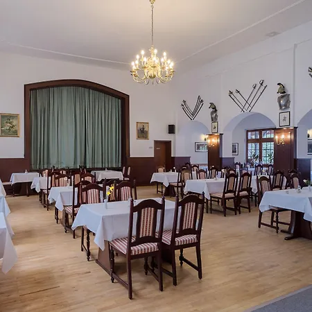 & Restaurant Lindengarten Otel Lübben