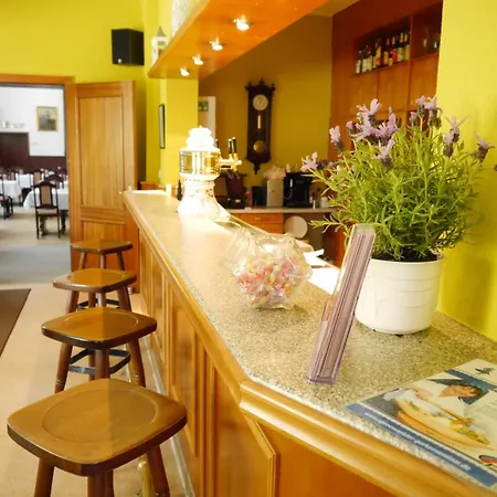 & Restaurant Lindengarten 호텔 뤼벤