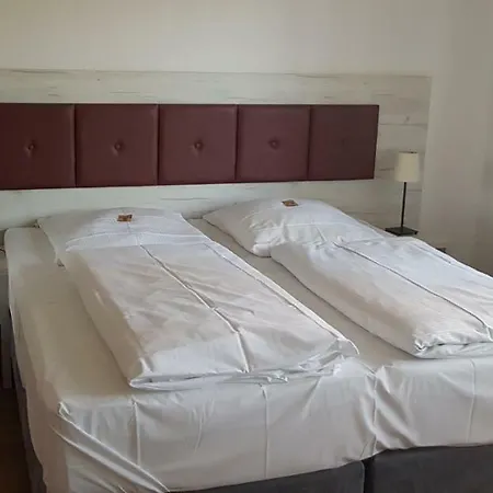 & Restaurant Lindengarten 호텔