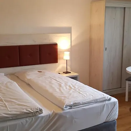 & Restaurant Lindengarten Otel Lübben